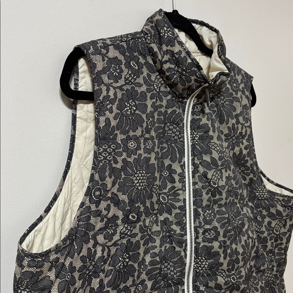 LIZ CLAIBORNE (XL) Quilted Reversible Vest Floral Patterned / Cream Lightweight - Picture 3 of 13